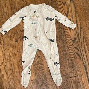 Kyte BABY Cream Fish Print Footie